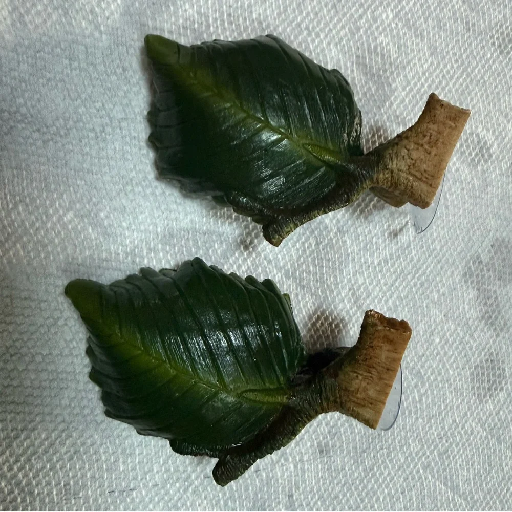 Set of two - Discontinued Thrive suction cup leaf dishes